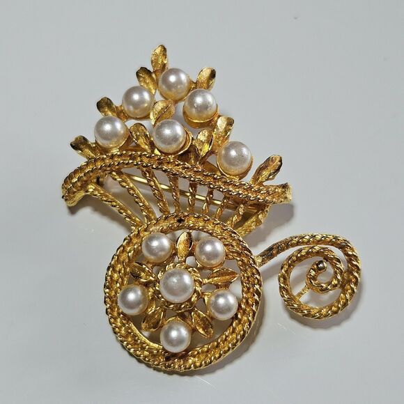 Vintage Gold Tone Faux Pearl Wheel Barrel of Flowers Pin Brooch - Picture 10 of 11